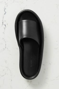 Hot Sale ๐ KHAITE Venice Leather Slides ๐ 11 Hot Sale ๐ KHAITE Venice Leather Slides ๐ -Khaite Store w920 q60 1136