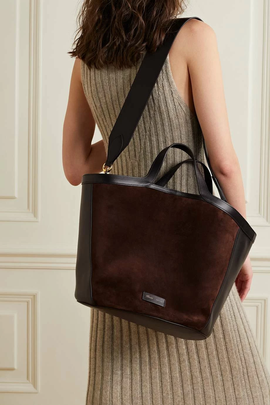 Best reviews of ๐ KHAITE Nora Leather-trimmed Suede Tote ๐ 8 Best reviews of ๐ KHAITE Nora Leather-trimmed Suede Tote ๐ - Image 6