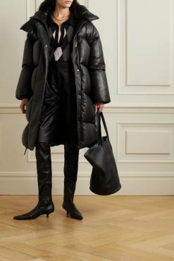 Outlet ๐ KHAITE Leo Quilted Leather Down Coat ๐ 9 Outlet ๐ KHAITE Leo Quilted Leather Down Coat ๐ -Khaite Store w920 q60 948